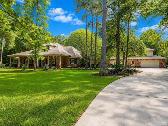 10034 Crestwater Circle, Magnolia, TX 77354