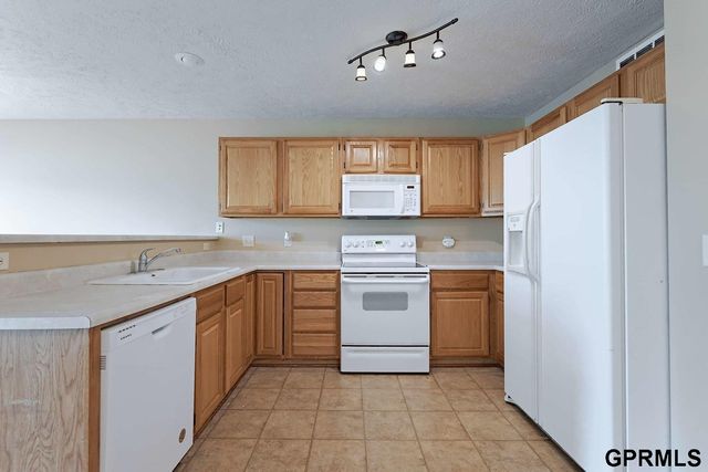 2048 Connor Place, Lincoln, NE 68505