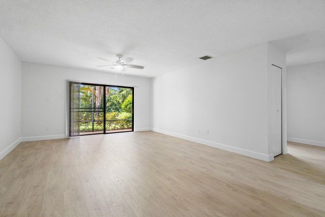 9405 Dundee Drive, Lake Worth, FL 33467