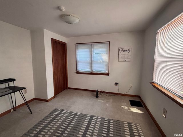 604 W MAPLE Avenue North, Springfield, IL 62702