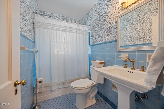 402 Westdale Place, Greensboro, NC 27403