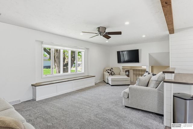 6405 Ponderosa Drive, Omaha, NE 68137