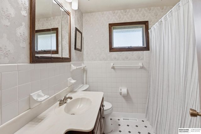 6405 Ponderosa Drive, Omaha, NE 68137