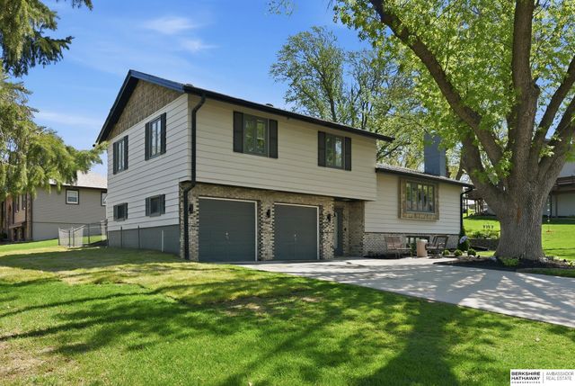 6405 Ponderosa Drive, Omaha, NE 68137