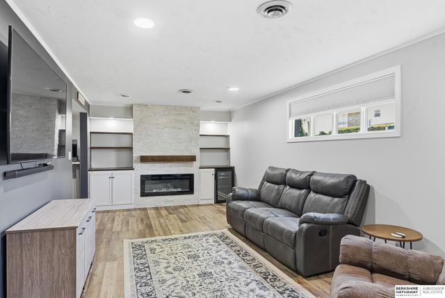 6405 Ponderosa Drive, Omaha, NE 68137