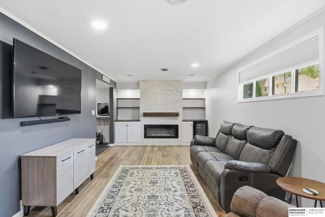 6405 Ponderosa Drive, Omaha, NE 68137