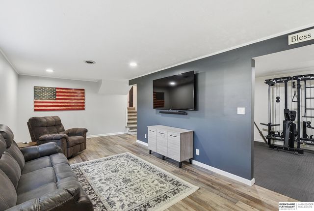 6405 Ponderosa Drive, Omaha, NE 68137