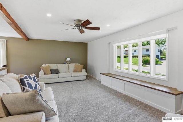 6405 Ponderosa Drive, Omaha, NE 68137