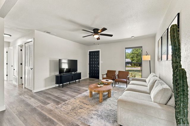 4806 Castle Brg, San Antonio, TX 78218
