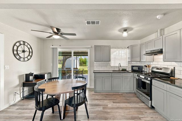 4806 Castle Brg, San Antonio, TX 78218