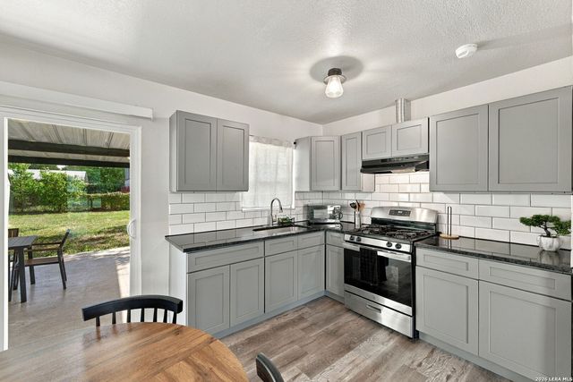 4806 Castle Brg, San Antonio, TX 78218