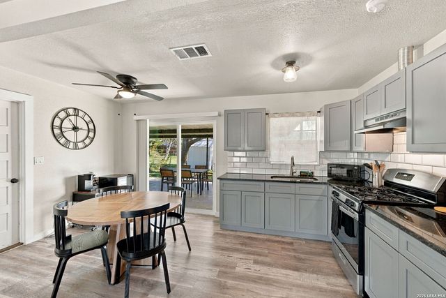 4806 Castle Brg, San Antonio, TX 78218