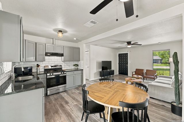 4806 Castle Brg, San Antonio, TX 78218