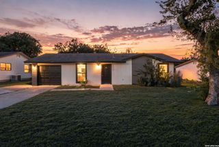 4806 Castle Brg, San Antonio, TX 78218