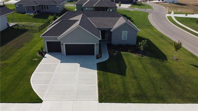 18804 Redbud Lane, Spring Hill, KS 66083