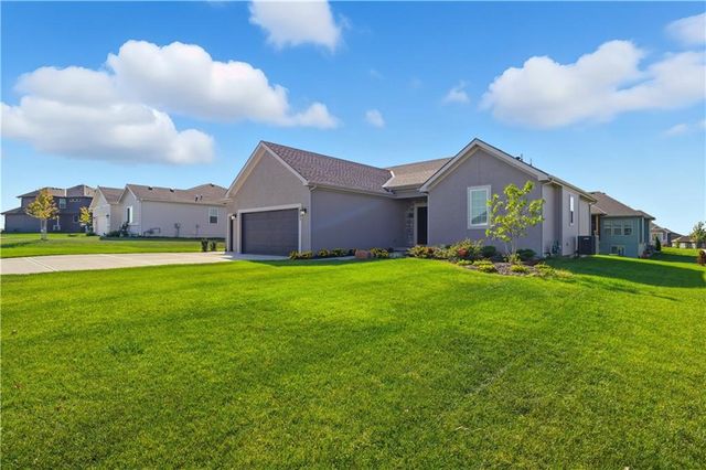 18804 Redbud Lane, Spring Hill, KS 66083