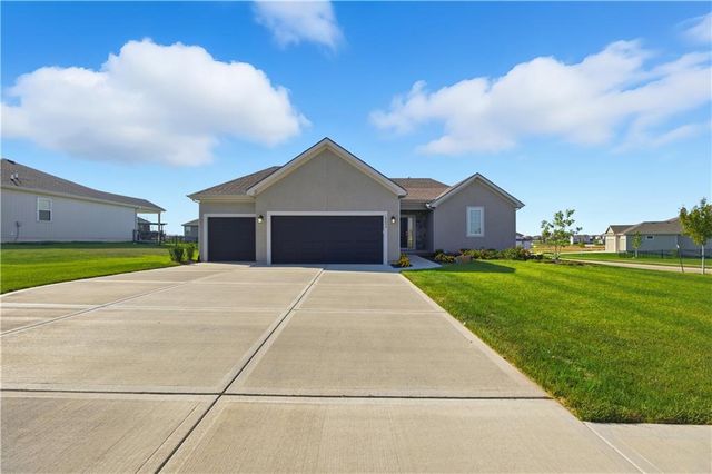 18804 Redbud Lane, Spring Hill, KS 66083