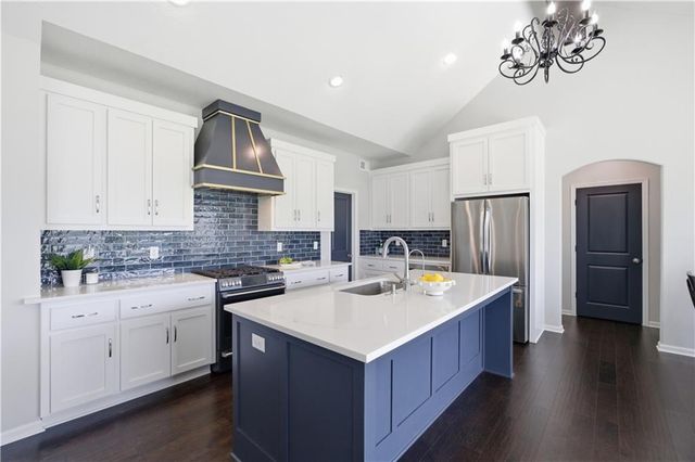 18804 Redbud Lane, Spring Hill, KS 66083