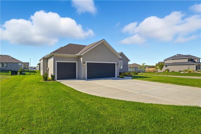 18804 Redbud Lane, Spring Hill, KS 66083