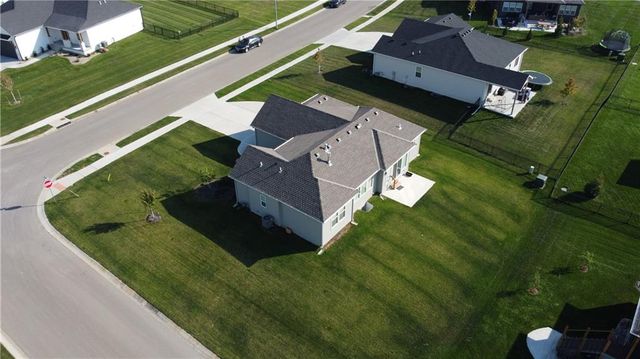 18804 Redbud Lane, Spring Hill, KS 66083