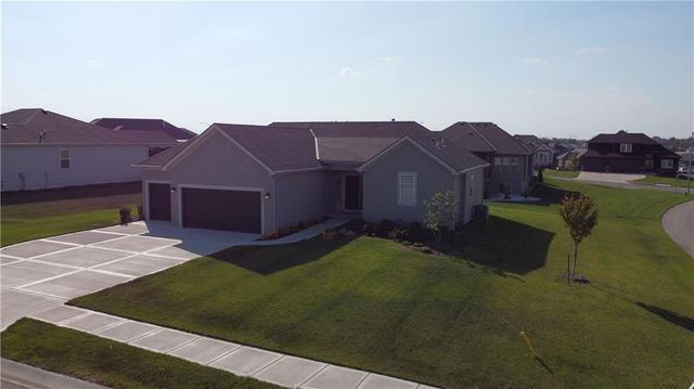 18804 Redbud Lane, Spring Hill, KS 66083