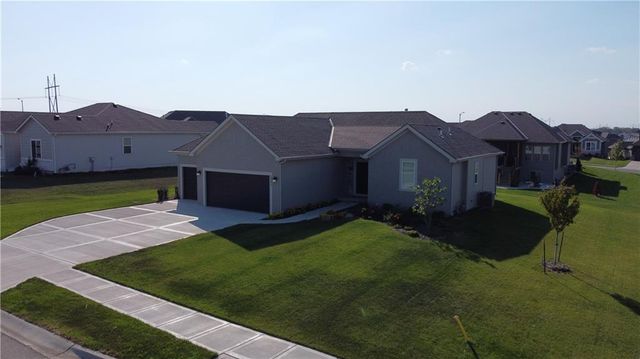 18804 Redbud Lane, Spring Hill, KS 66083