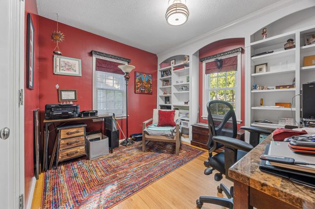 1439 10th Street S, Fargo, ND 58103