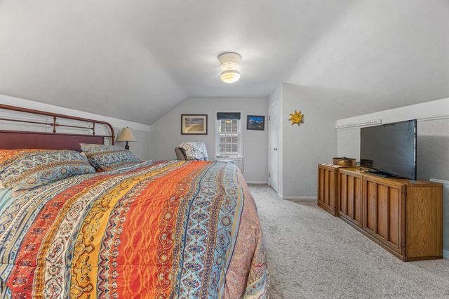 1439 10th Street S, Fargo, ND 58103