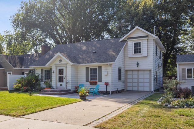 1439 10th Street S, Fargo, ND 58103