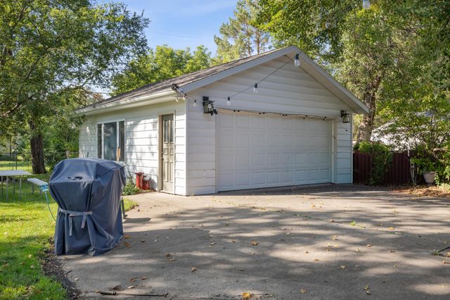 1439 10th Street S, Fargo, ND 58103