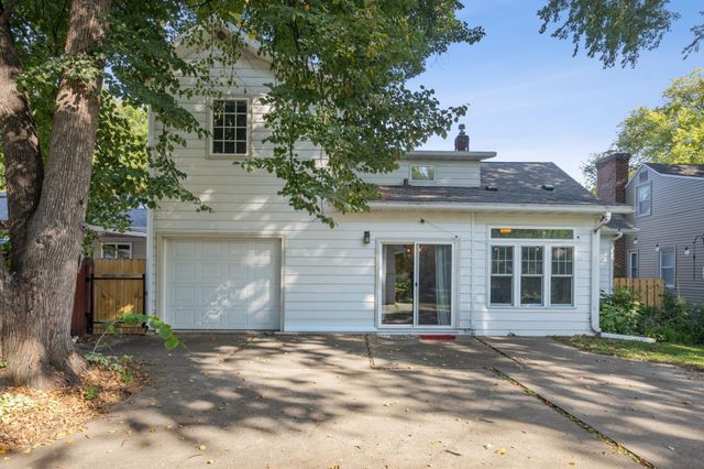 1439 10th Street S, Fargo, ND 58103