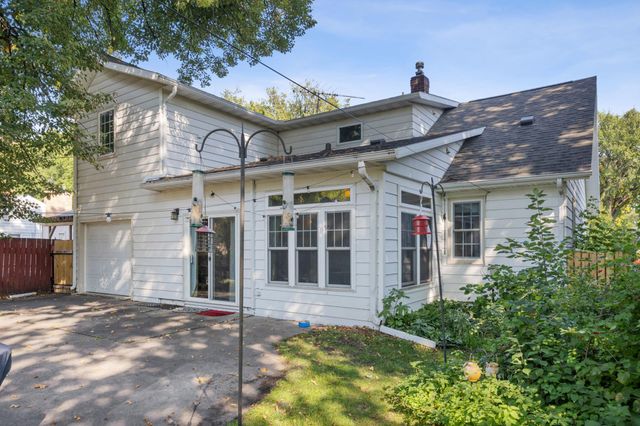 1439 10th Street S, Fargo, ND 58103