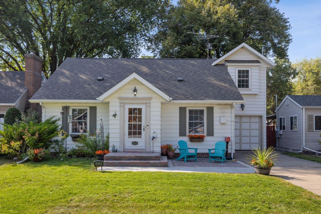 1439 10th Street S, Fargo, ND 58103