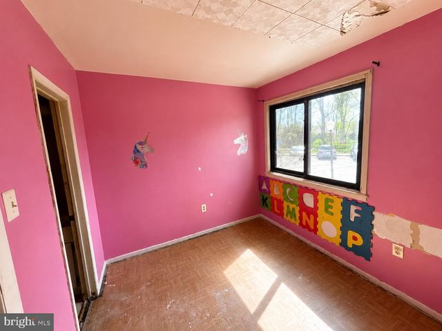 2005 GREENWOOD DR, Lindenwold, NJ 08021