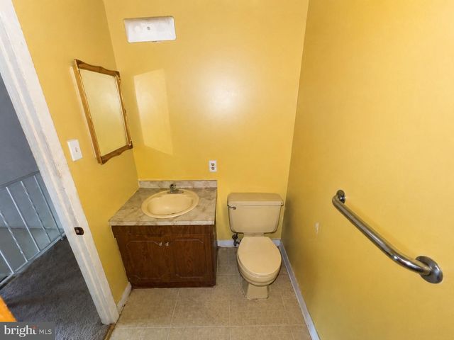2005 GREENWOOD DR, Lindenwold, NJ 08021