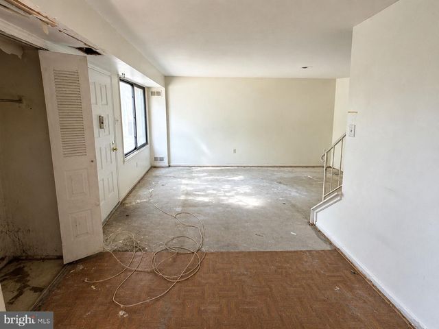 2005 GREENWOOD DR, Lindenwold, NJ 08021