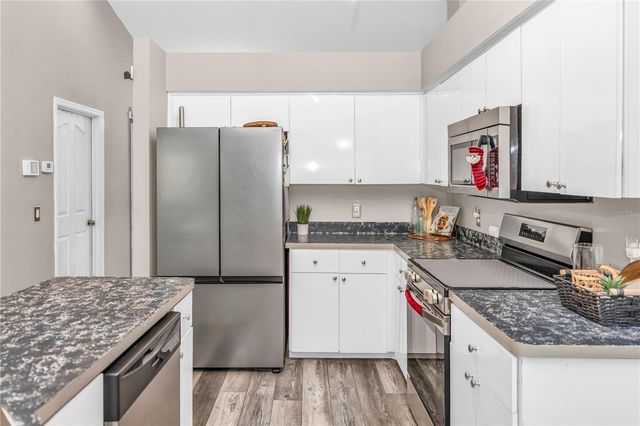 105 BREEZEWOOD DRIVE, Debary, FL 32713