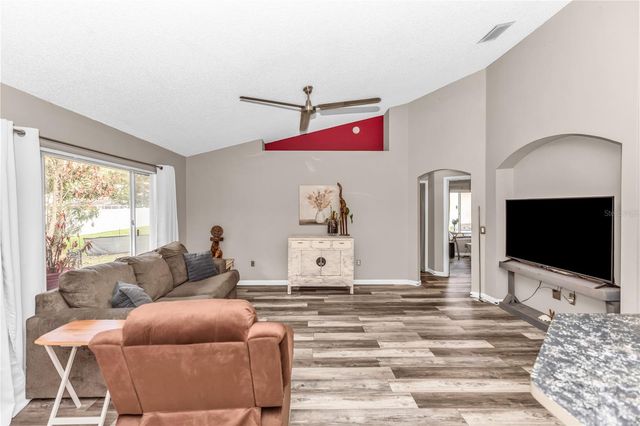 105 BREEZEWOOD DRIVE, Debary, FL 32713