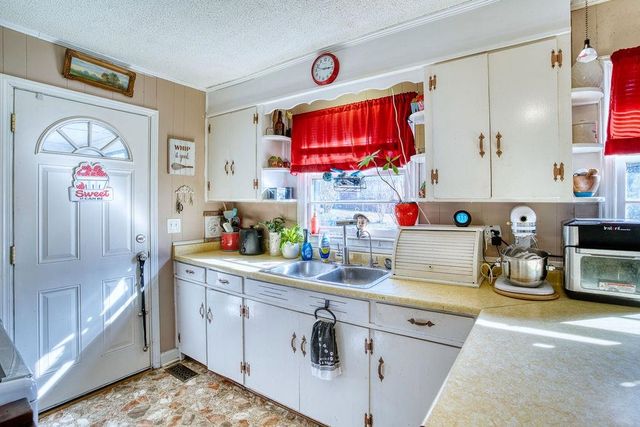 406 W Hillcrest Avenue, Union, SC 29379