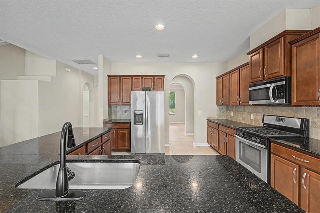 440 WESTCHESTER HILLS LANE, Valrico, FL 33594