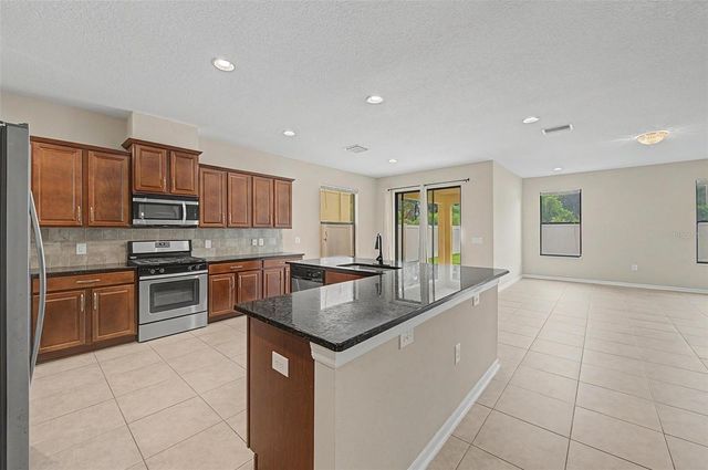 440 WESTCHESTER HILLS LANE, Valrico, FL 33594