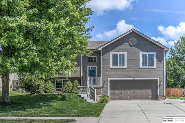 810 Clearwater Drive, Papillion, NE 68046