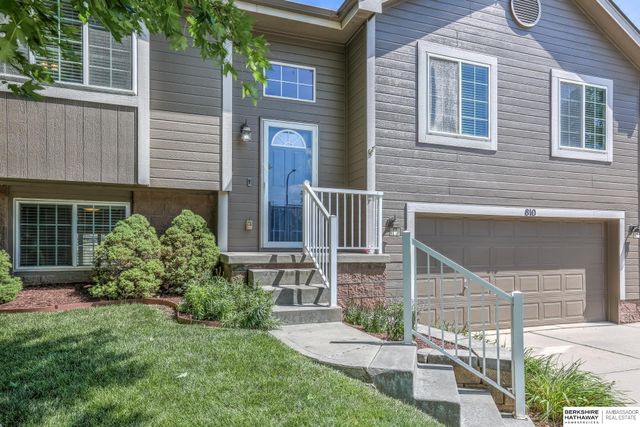 810 Clearwater Drive, Papillion, NE 68046