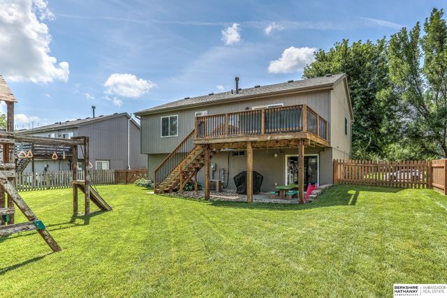 810 Clearwater Drive, Papillion, NE 68046