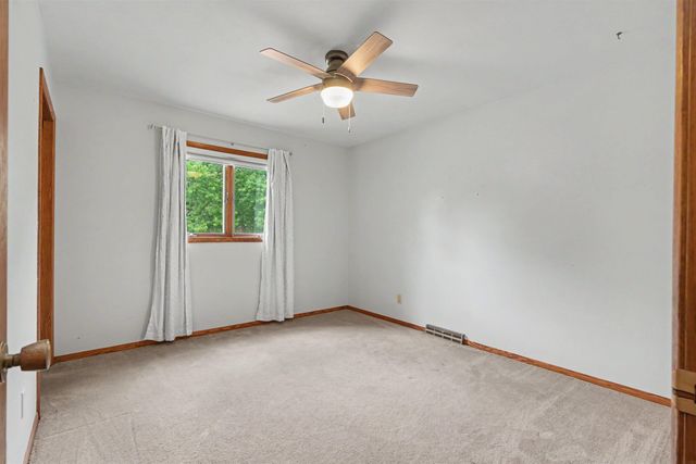 2117 Tilbury Road, Waterloo, IA 50701