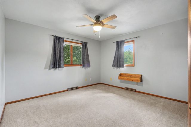 2117 Tilbury Road, Waterloo, IA 50701
