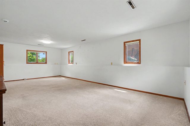 2117 Tilbury Road, Waterloo, IA 50701