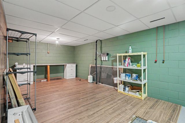 2117 Tilbury Road, Waterloo, IA 50701