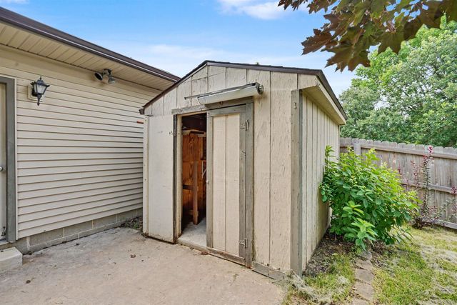 2117 Tilbury Road, Waterloo, IA 50701