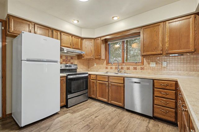 2117 Tilbury Road, Waterloo, IA 50701